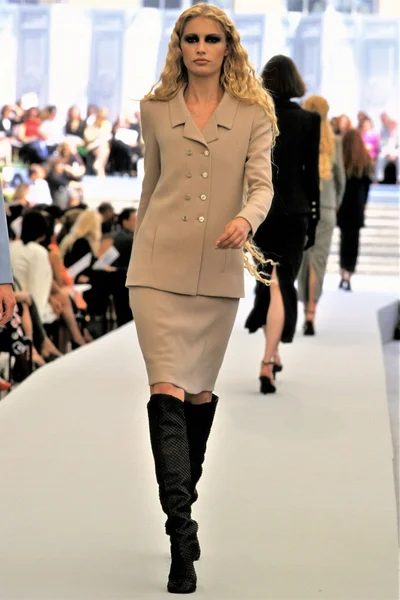 Look 19